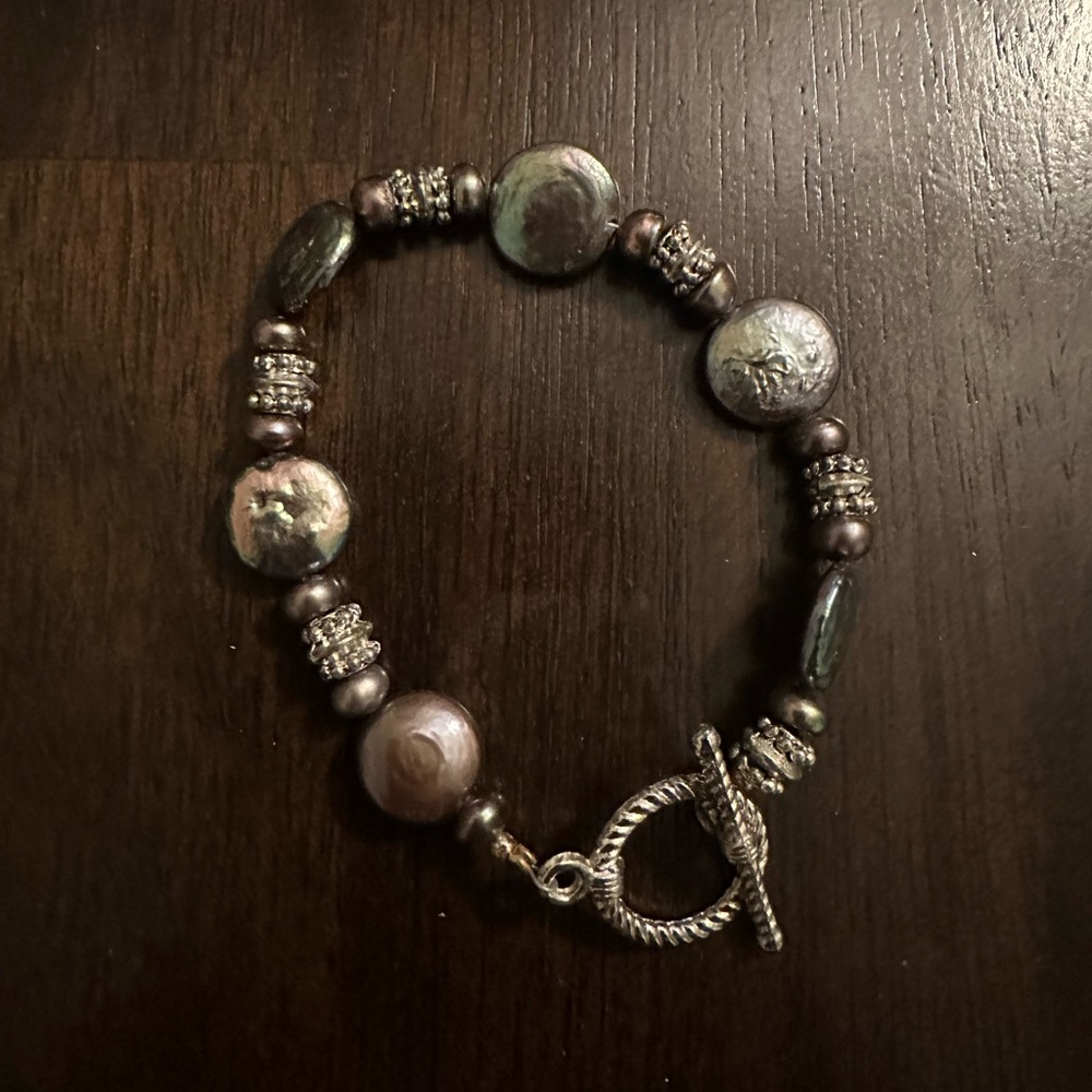 🌙 Iridescent Coin Pearl & Silver Bead Bracelet